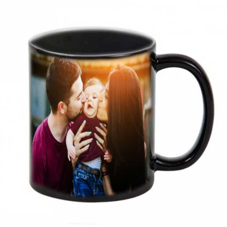 Taza de cerámica negra